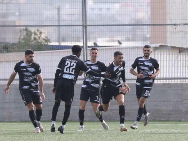 אובניש חוגג עם החברים (וואסים מואסי)